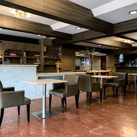 Watana Hotel