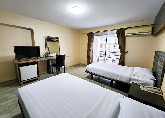 Hotel Watana 2*