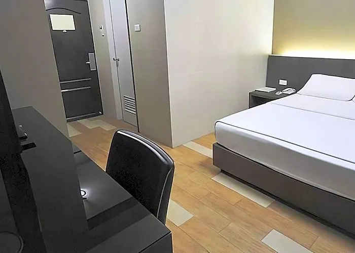Watana Hotel 2*
